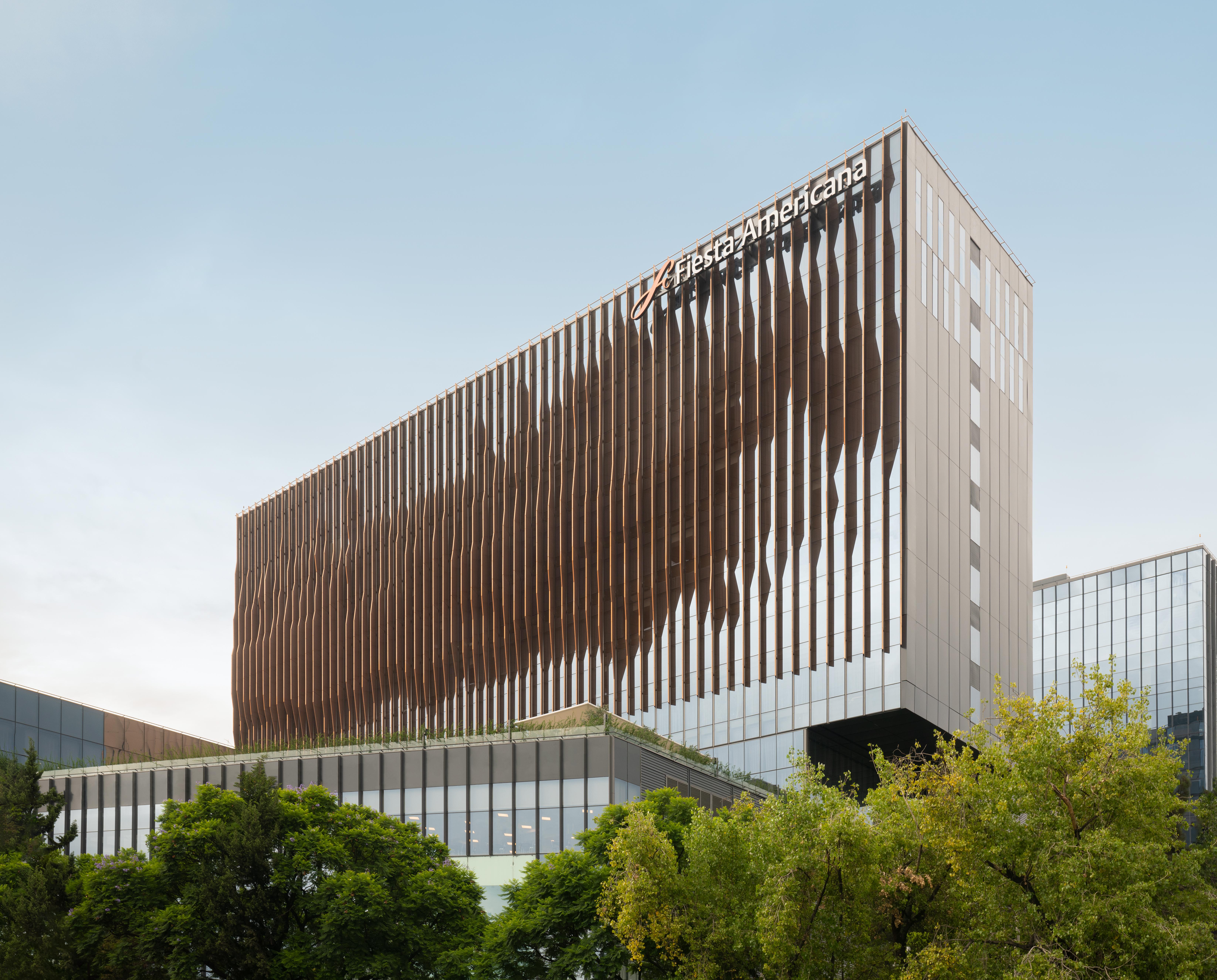 Fiesta Americana Viaducto Aeropuerto Ciudad de México Exterior foto The new building of the School of Medicine