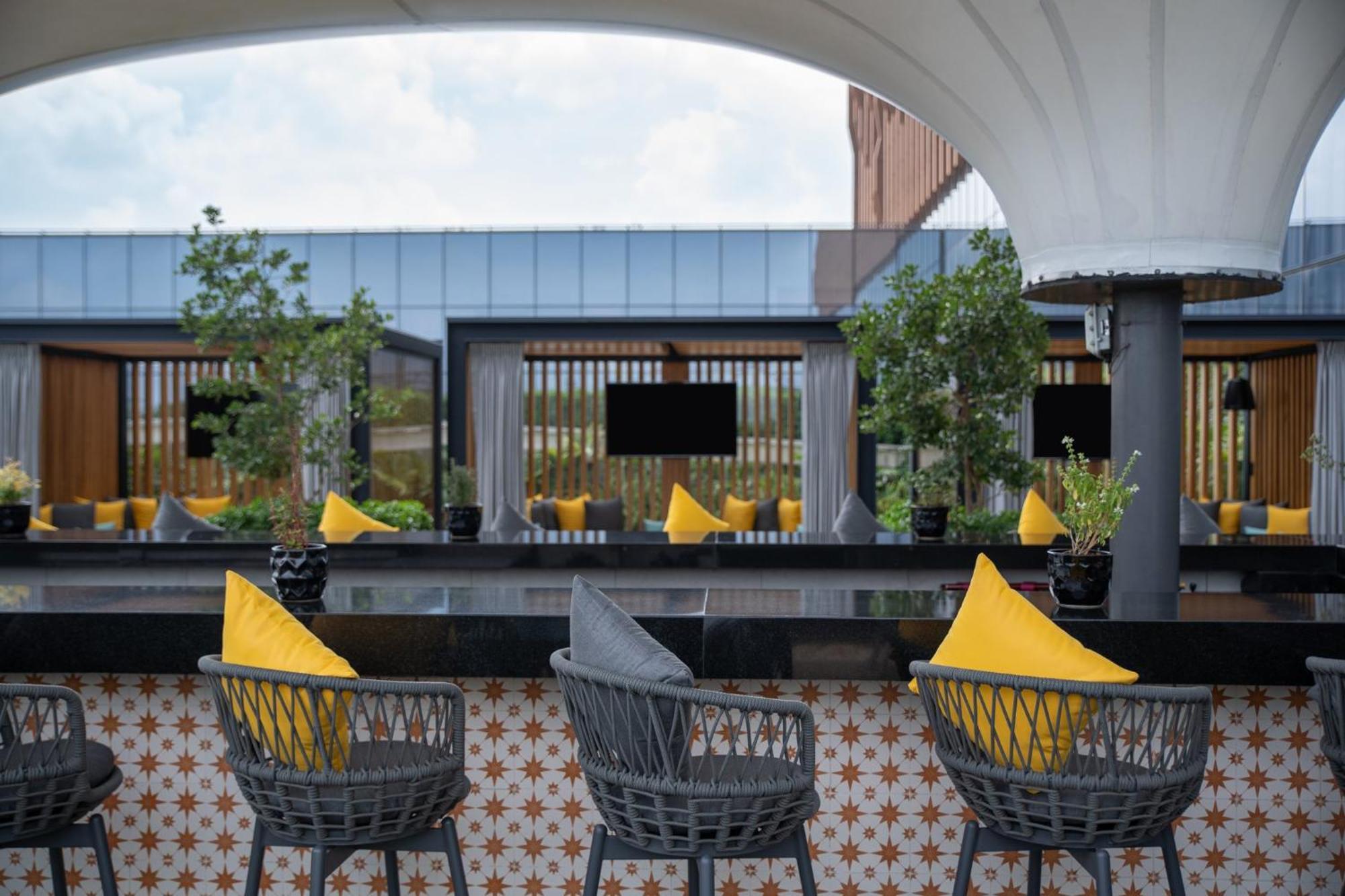 Fiesta Americana Viaducto Aeropuerto Ciudad de México Exterior foto The bar at the rooftop