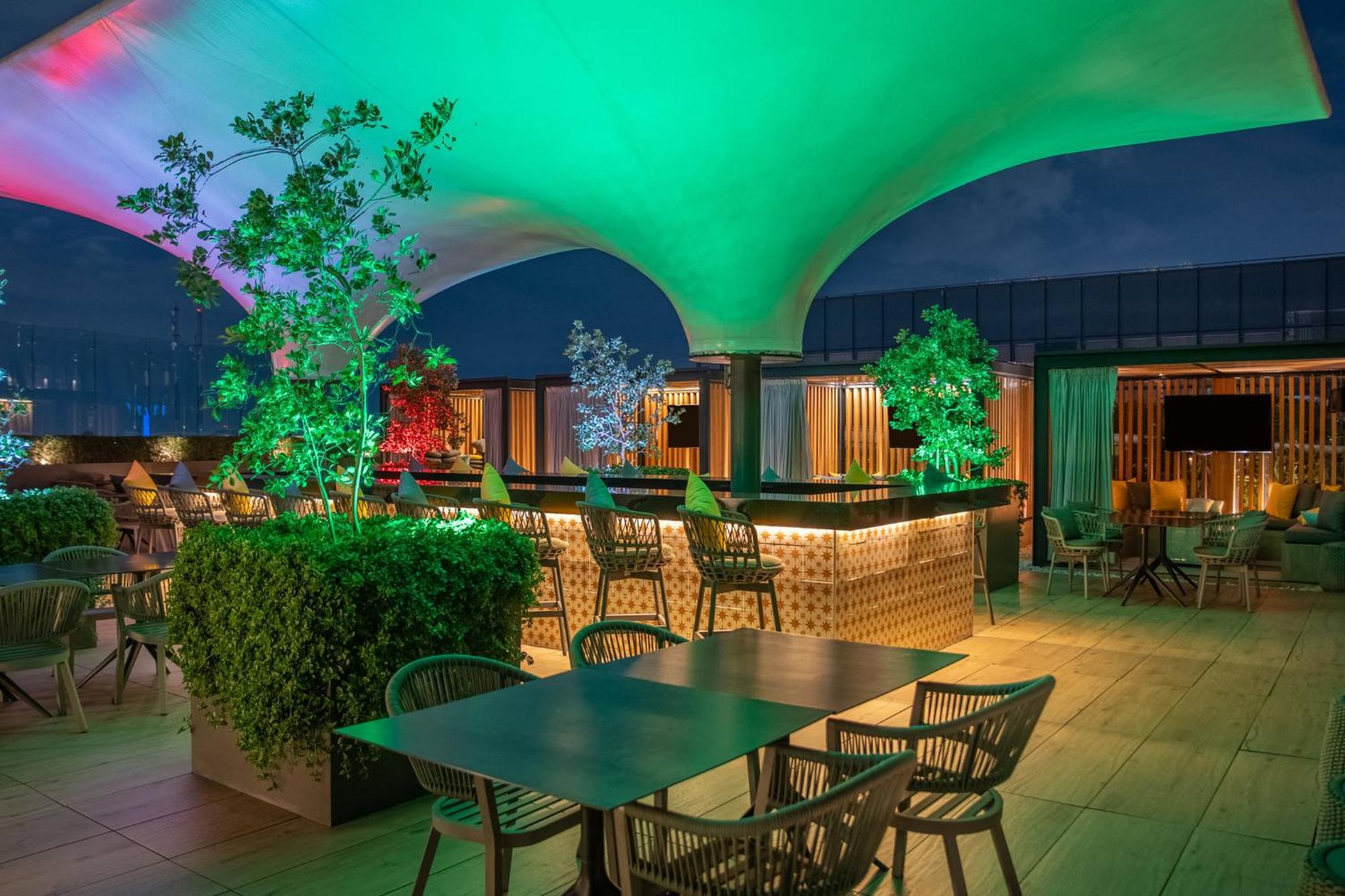 Fiesta Americana Viaducto Aeropuerto Ciudad de México Exterior foto The bar at the Sky Bar